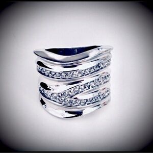 Lia Sophia "Revved Up" Wide Wavy Ridged Band Crystals/Silver Tone Ring.  Size8